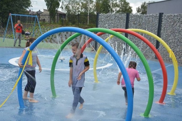 Otwarty basen to największa letnia atrakcja w gminie Libiążu. Co roku korzystają z niej tysiące mieszkańców gminy i okolic