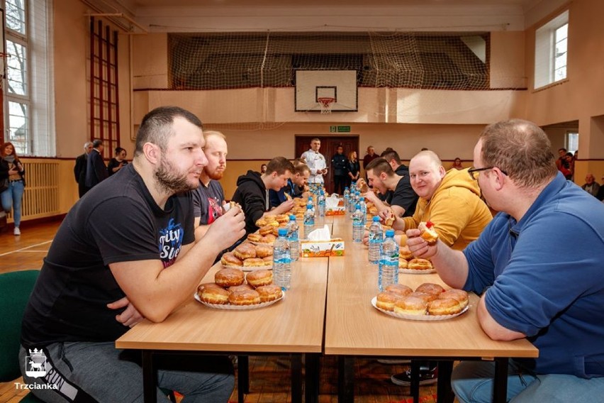 10 pączków w niecałe 5 minut! Taki rekord padł w Trzciance