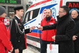 Służba maltańska z Krzeszowic otrzymała ambulans sanitarny. Starosta przekazał pojazd z dodatkowym wyposażeniem
