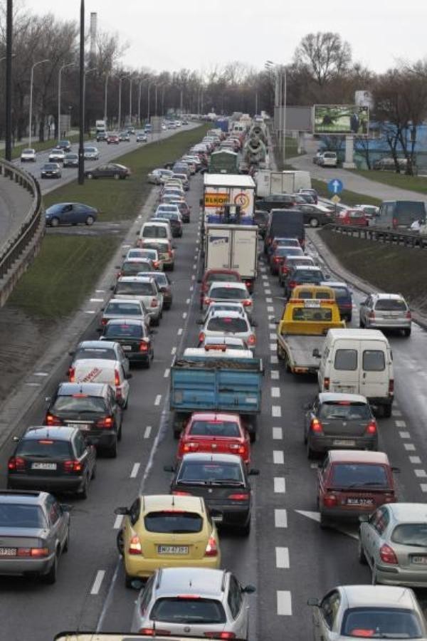 Do biura Zarządu Dróg Miejskich ciągle wpływają nowe zgłoszenia, także sytuacja zmienia się z minuty na minutę.