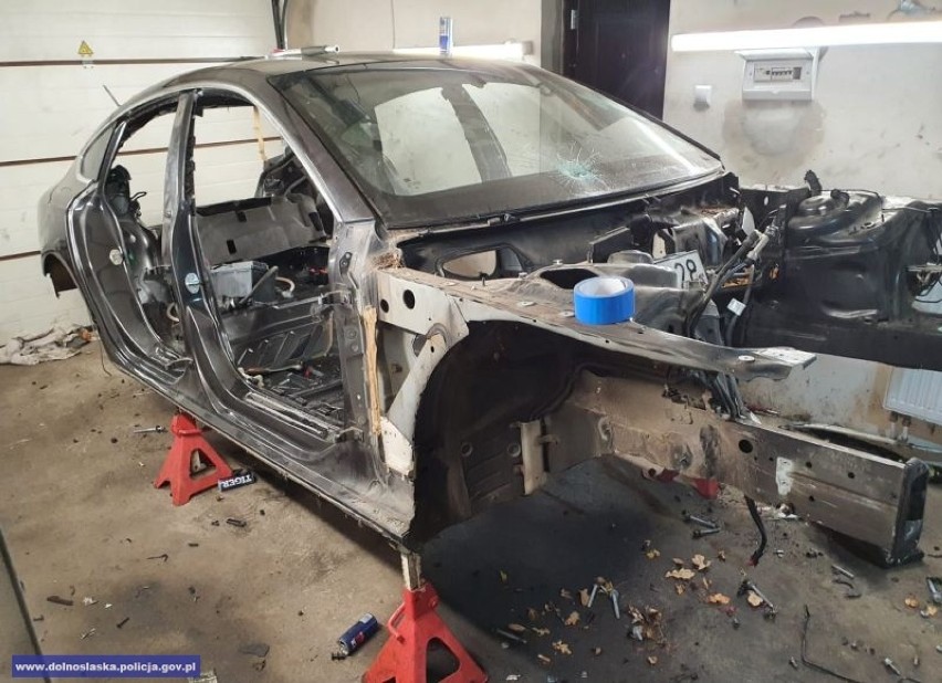 Policja odzyskała auto warte 300 tys. zł, skradzione na terenie powiatu oleśnickiego