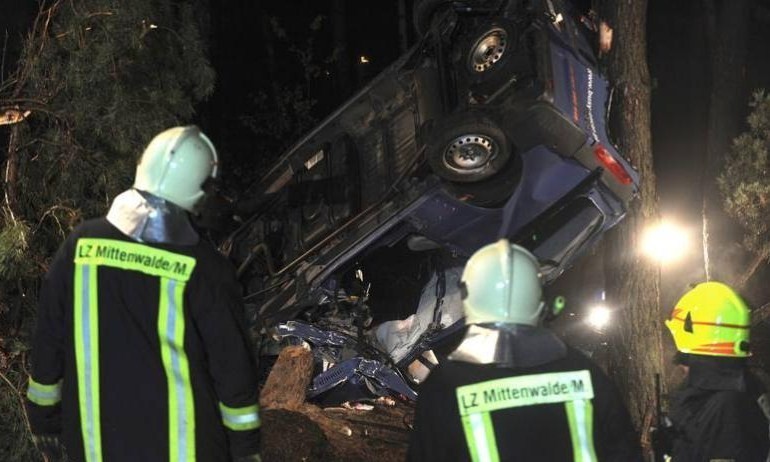 Wypadek busa z Kraśnika pod Berlinem: Kierowca nagle zjechał na parking i stracił panowanie?