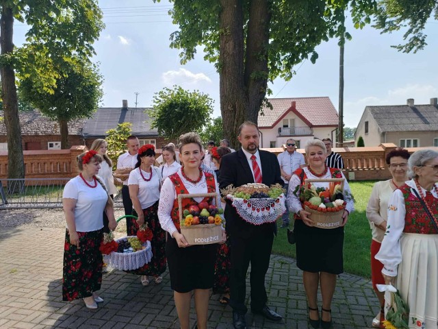 Dożynki parafialne u świętego Wojciecha w Sieradzu-Męce