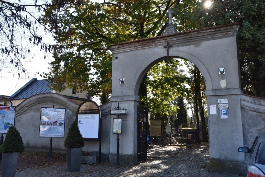 W sumie teren Starego Cmentarza w Tarnowie monitoruje blisko...
