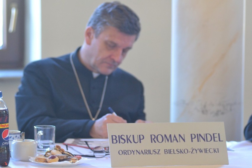 Biskup bielsko-żywiecki zeznawał w sądzie w sprawie pozwu ofiary księdza pedofila przeciw diecezji