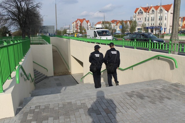 Pierwotnie remont przejścia miał potrwać znacznie krócej, jednak podczas robót wyszła na jaw ogromna liczba niedoróbek i samowoli pozostawionych przez budowniczych przejścia. Podczas prac trzeba było je wszystkie poprawić.