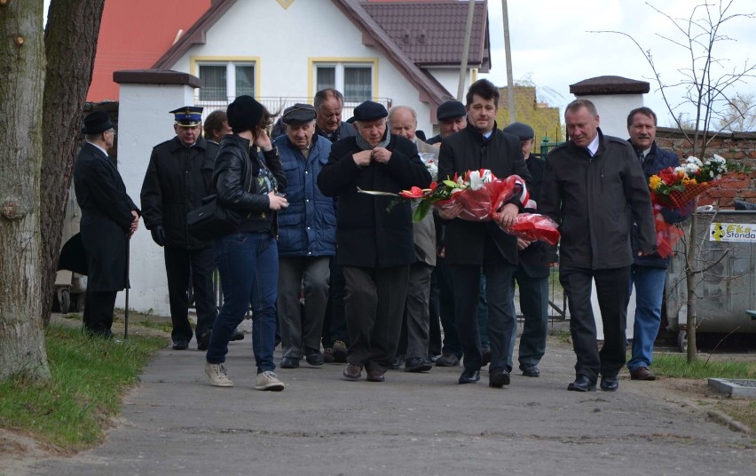 Malbork. Kwiaty w hołdzie ofiarom zbrodni katyńskiej i katastrofy smoleńskiej [ZDJĘCIA]