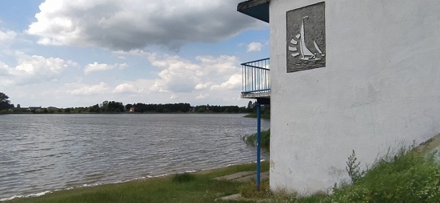 Tonący w Jeziorze Zamkowym 58-latek został przewieziony do szpitala w Grudziądzu