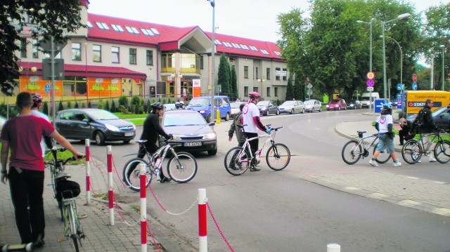 Rowerzyści protestowali na rondzie przy ul. Klikowskiej