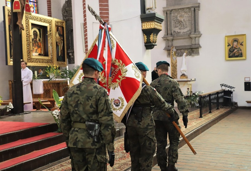Obchody Narodowego Święta Konstytucji 3 Maja w Brzegu. Uroczysta msza święta, apel i występy artystyczne [ZDJĘCIA]