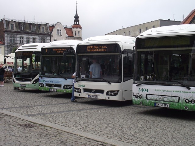 Dziś na tarnogórskim rynku zostały zaprezentowane nowe autobusy hybrydowe.