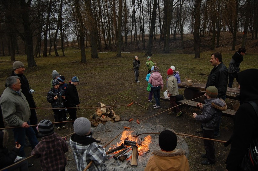 Osadzeni powiesili budki lęgowe