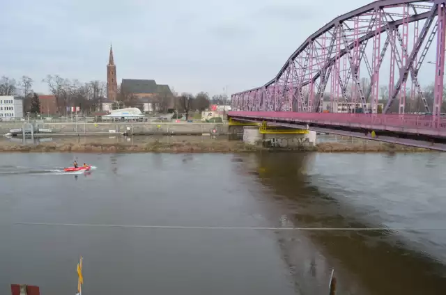 Kładka miałaby połączyć marinę z jej drugą stroną za Kamienną Drogą