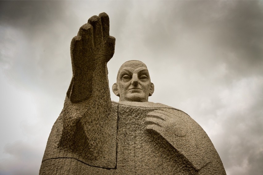 Pomnik papieża Jana XXIII we Wrocławiu