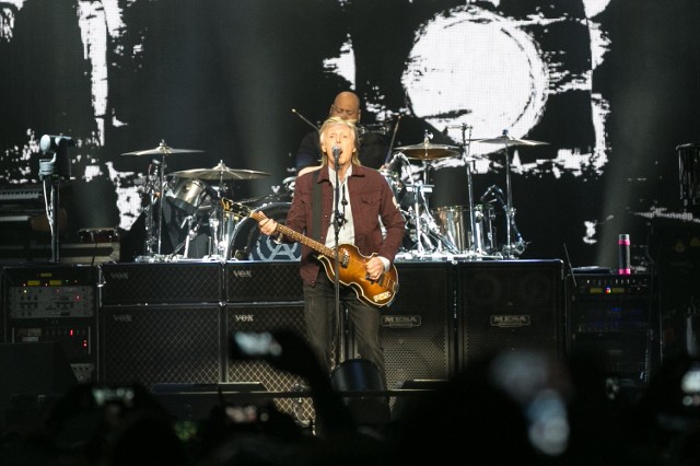 Kraków. Paul McCartney wystąpił w Tauron Arenie. Piosenkarz zaśpiewał swoje solowe hity i przeboje Beatlesów. Zobacz zdjęcia!