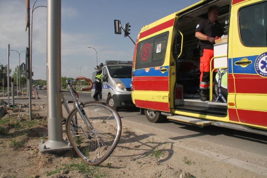 Wypadek na skrzyżowaniu w Kielcach. Zderzyły się auto i rower