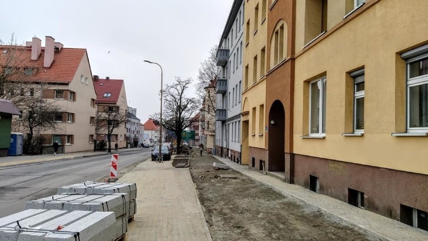 Opole. Postępują prace wzdłuż ulicy 1 Maja. Drogowcy zabrali...