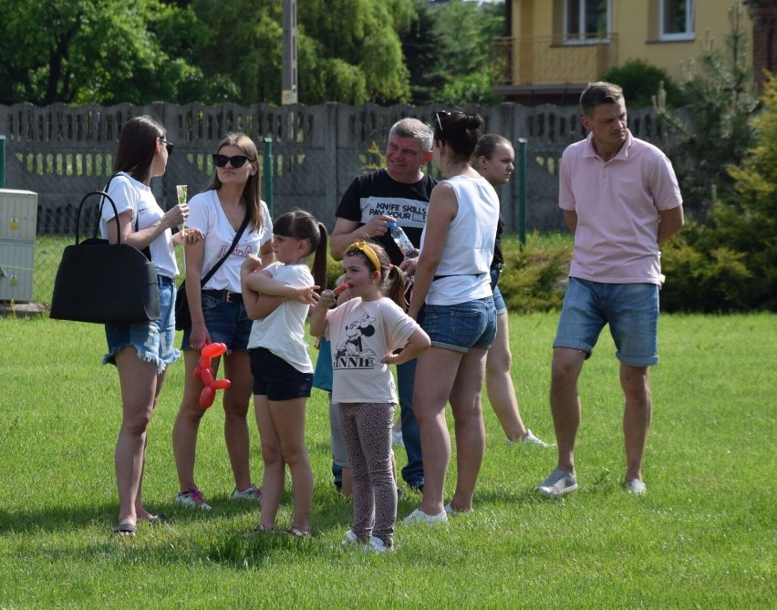 Piknik rodzinny z okazji Dnia Dziecka 2021 w Dąbrowie koło Wielunia ZDJĘCIA