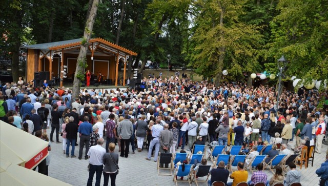 Aby przejść dalej kliknij przycisk "Następne" lub przesuń palcem w od prawej do lewej.