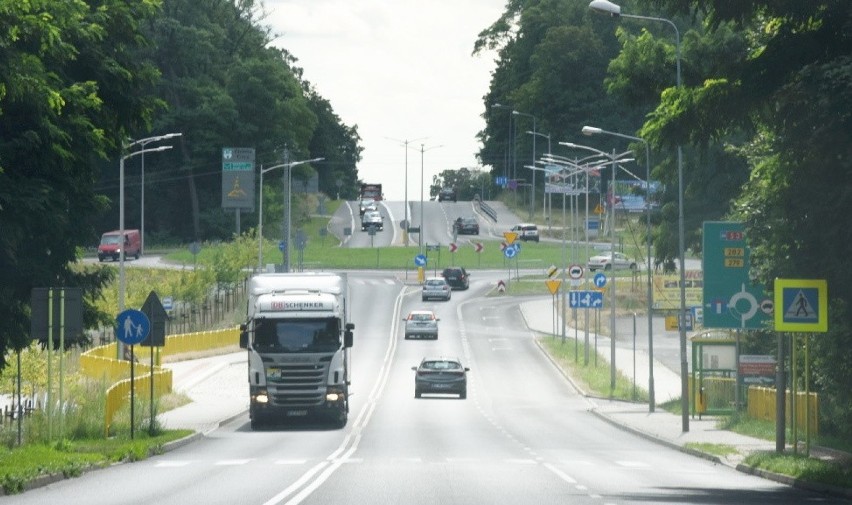 Tablica na rondzie świętego Urbana I w Zielonej Górze ma błąd - zwraca uwagę mieszkaniec