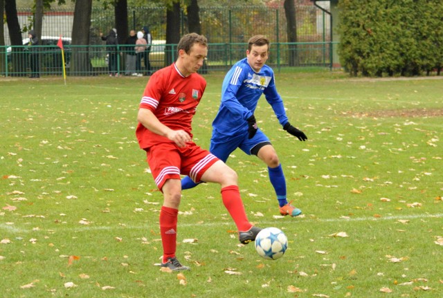 Sokół Nisko (czerwone stroje) uległ Sanowi Hureczko w meczu sparignowym