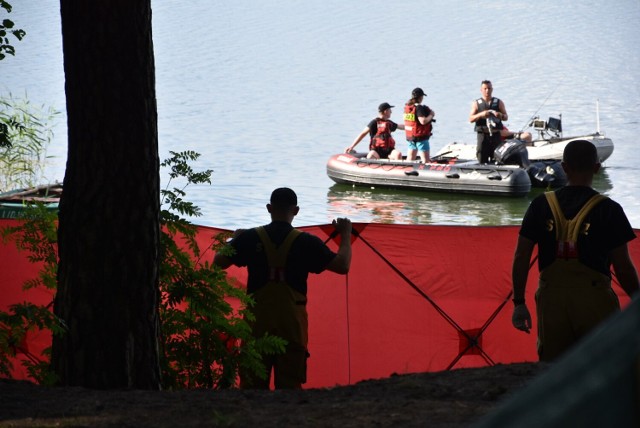 Tragedia nad jeziorem w Kuźnicy Zbąskiej. Z wody wyłowiono ciało mężczyzny