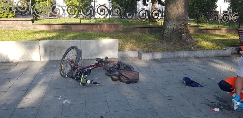 Groźny upadek rowerzystki na Mickiewicza w Busku. Czy to już problem w tym miejscu? Zobaczcie zdjęcia