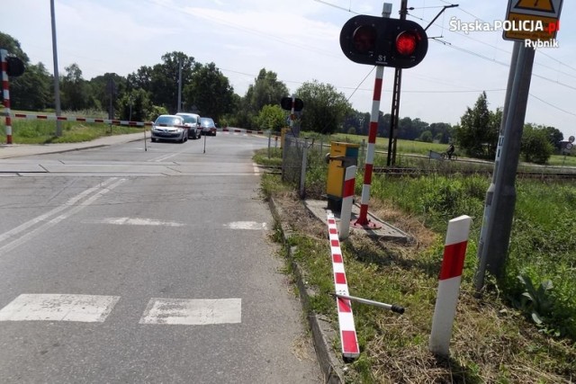 Kobieta uszkodziła zapory na przejeździe kolejowym w Czerwionce-Leszczynach