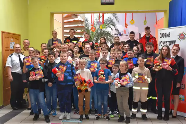 Powiatowy finał Ogólnopolskiego Turnieju Wiedzy Pożarniczej „Młodzież zapobiega pożarom” odbył się w Szkole Podstawowej w Czerminie. W sobotę, 13 kwietnia 2024 roku, w trzech kategoriach wiekowych rywalizowali zwycięzcy gminnych eliminacji.