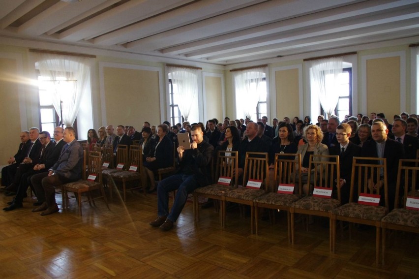 Miasto doceniło szkoły i tych, którzy je wspierają