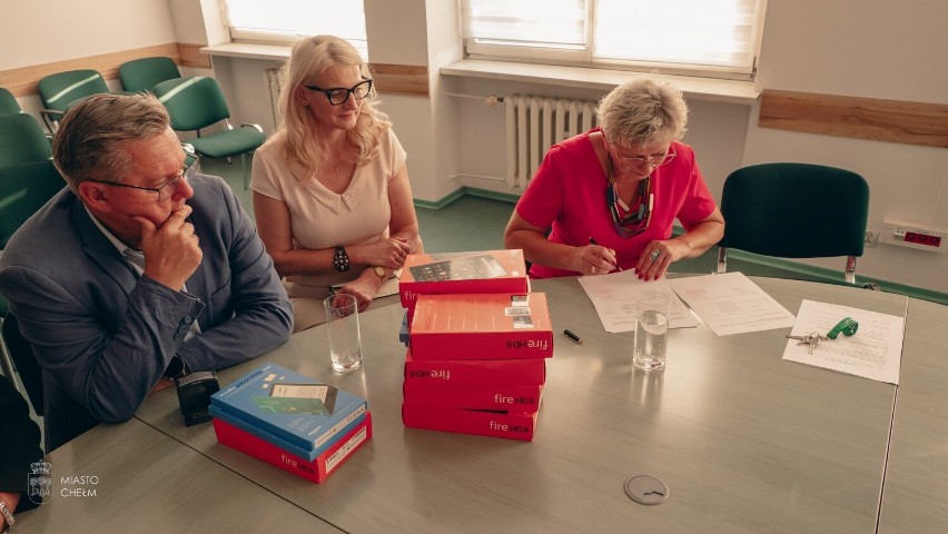 Uczniowie 10 chełmskich szkół będą mieć nowe tablety i czytniki  e - booków