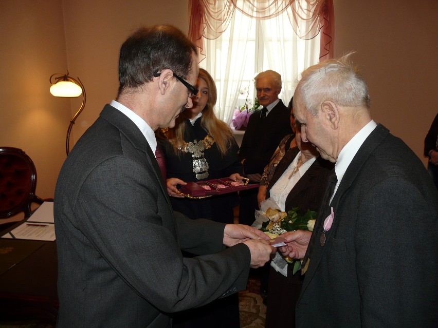 Medale z okazji 50. rocznicy ślubu [FOTO]