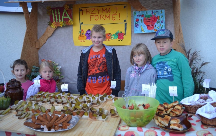 Sztutowo. W nadmorskiej szkole odbył się rodzinny piknik “Na...