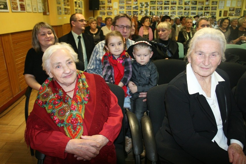 Kamienica. Odeszła Rozalia Rajnfus, twórczyni gorczańskich zespołów ludowych i ich sukcesów. Miała 87 lat [ZDJĘCIA]