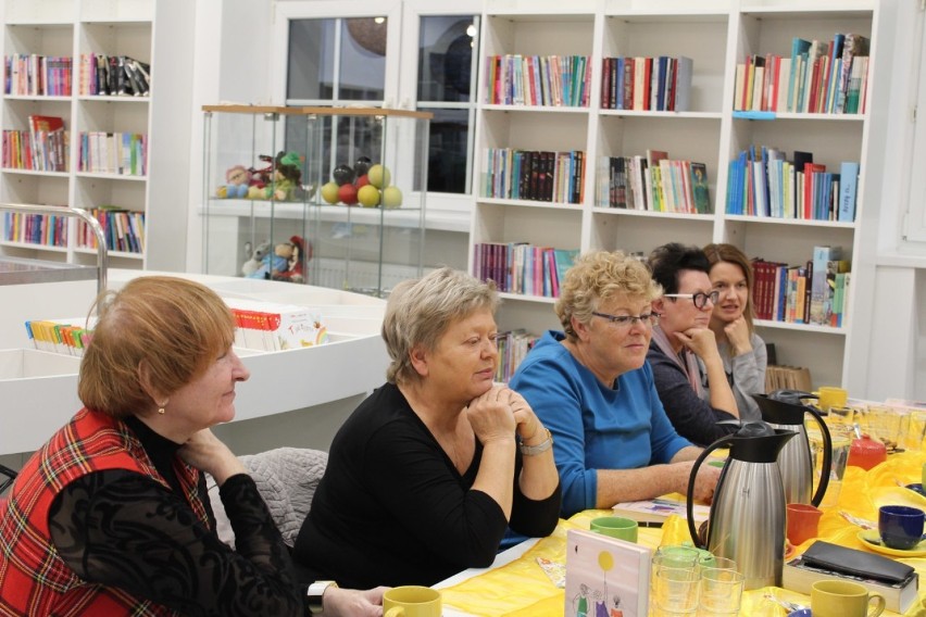 Wolsztyn: w bibliotece spotkali się członkowie Dyskusyjnego Klubu Książki 