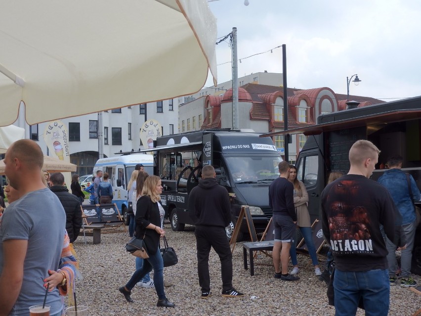 Nowa białostocka tradycja. Food trucki przy Młynowej [FOTO]