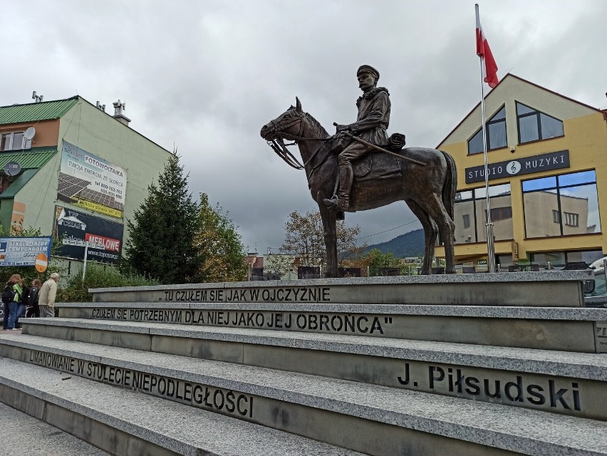Pomnik Józefa Piłsudskiego w Limanowej stoi na tamtejszym...
