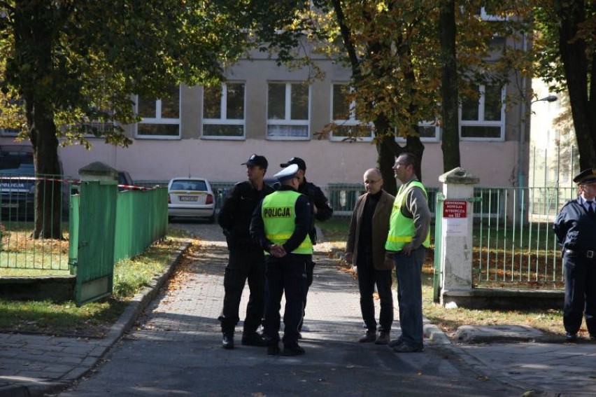 W lokalu wyborczym przy ul. Pogodnej w Lublinie znaleziono podejrzany pakunek