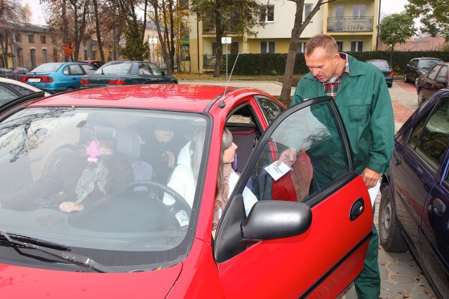 Każdy z wyjeżdżających musi mieć podstemplowany bilet parkingowy