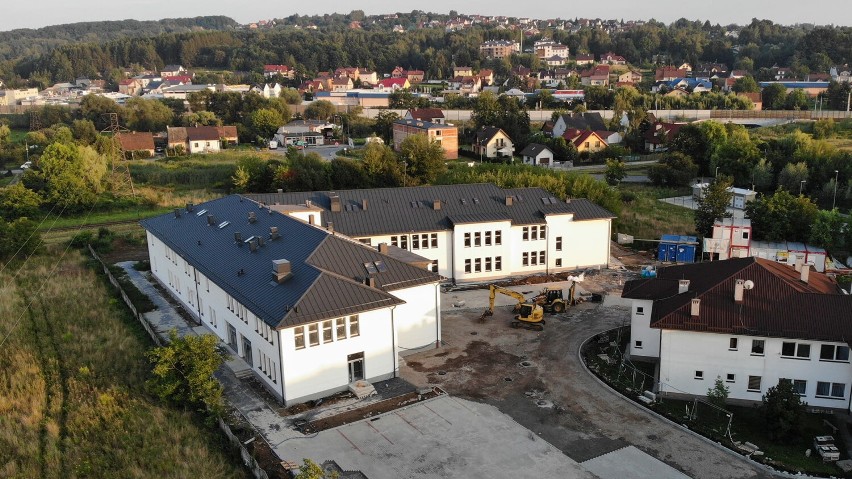 Budowa nowego pawilonu przy ul. Karolina w Bochni pod zakład...