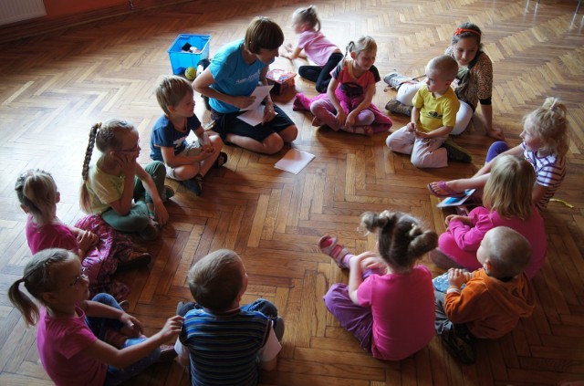 Uniwersytet Małolata w Nędzy: ruszyły bezpłatne zajęcia dla dzieciaków. Przyprowadź swoją pociechę na lekcje!