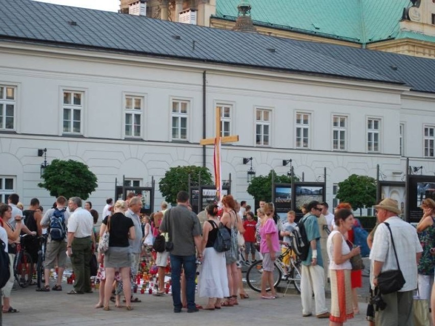 Decyzja zapadła - 3 sierpnia krzyż zniknie sprzed pałacu....