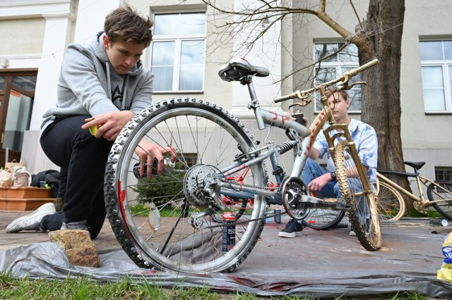 Kielce jak Amsterdam. Młodzieżowa Rada Miasta dekorowała rowery, które przyozdobią Kielce.