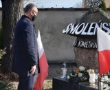 Rocznica katastrofy smoleńskiej w Zduńskiej Woli. Prezydent miasta złożył kwiaty