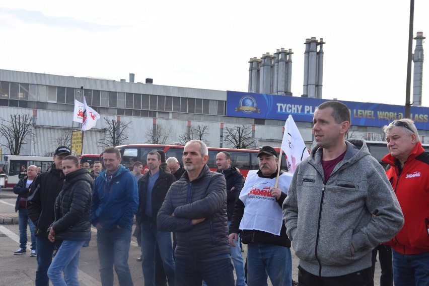 Protest związkowców przed FCA w Tychach