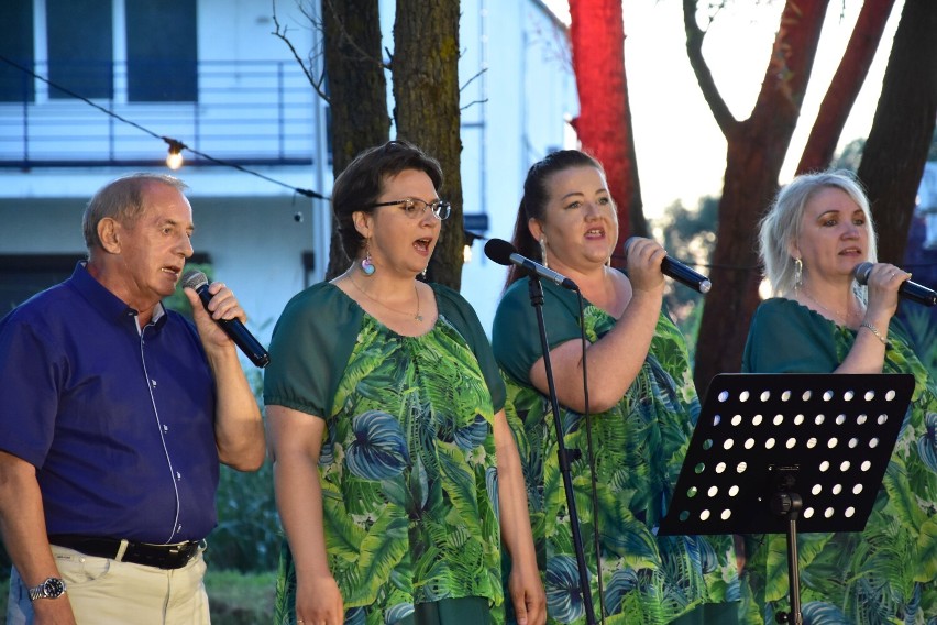 Wieczorny koncert "Wino, luna i śpiew" w Parku Wolności w...