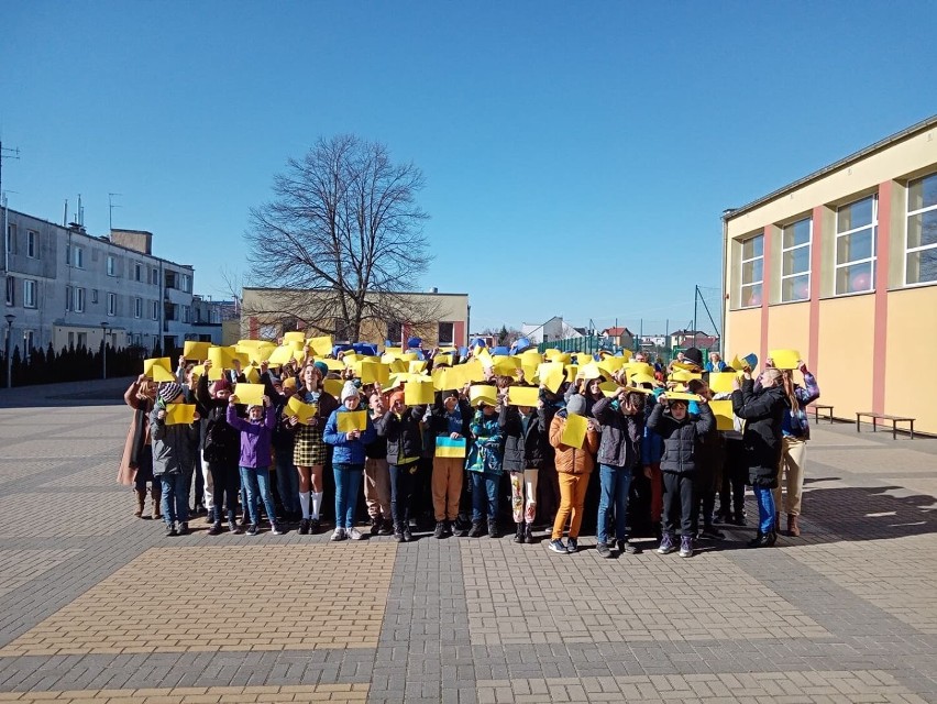 Uczniowie SP3 Oborniki wspierają Ukrainę [ZDJĘCIA + WIDEO]