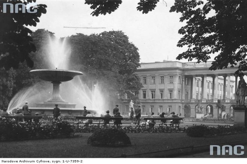 Zdjęcia Pałacu Saskiego z lat 20., 30. i 40.