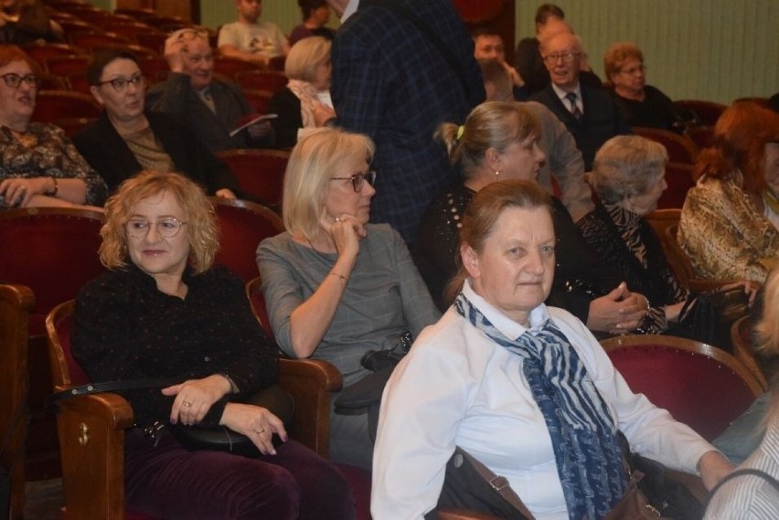 Non omnis moriar – Koncert Zaduszkowy 2023 w sali koncertowej Radomskiej Orkiestry Kameralnej. Wspominali tych, którzy zmarli w 2023 roku