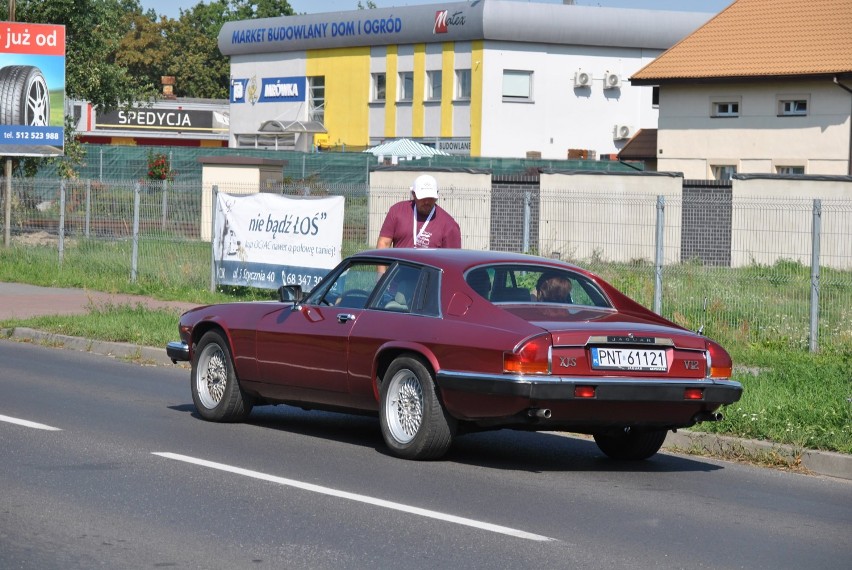 Zabytkowe pojazdy zjechały pod Parowozownie